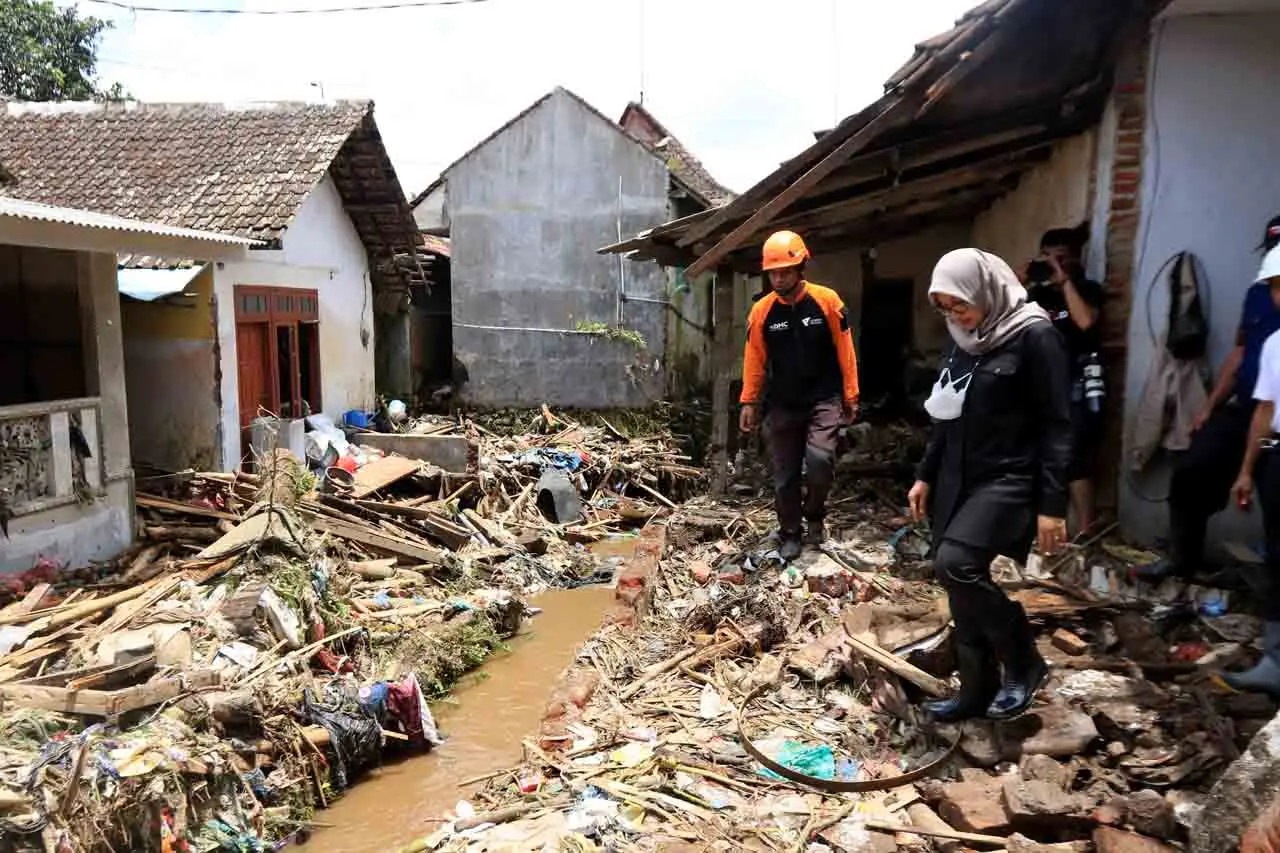 Banjir Terjang Dusun...