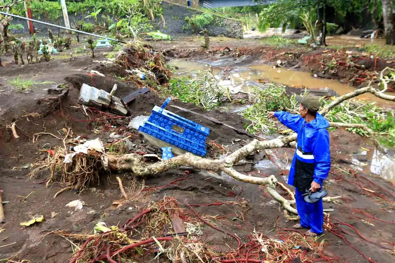 Puluhan Makam di TPU...