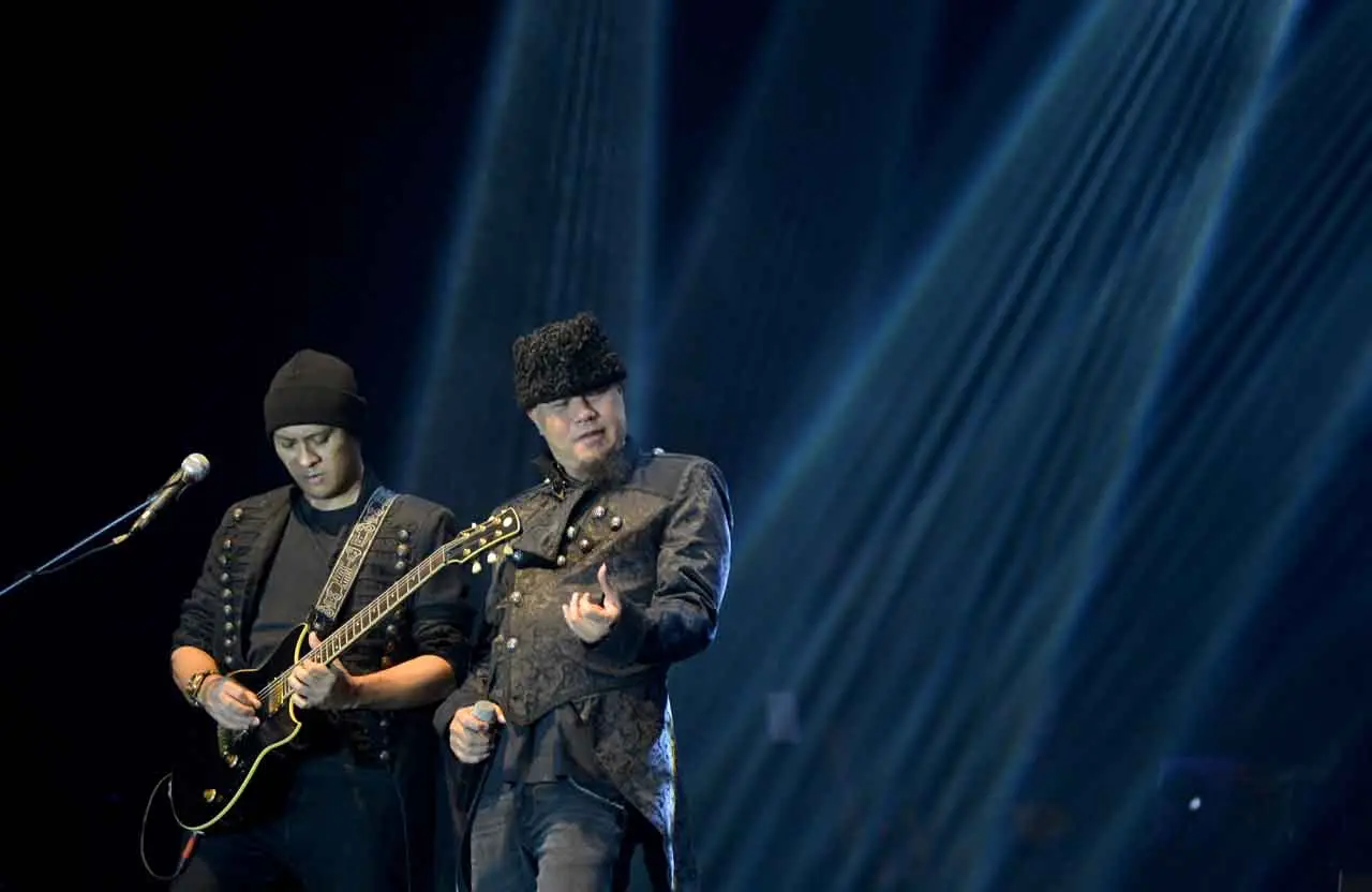 Konser 30 Tahun Dewa...