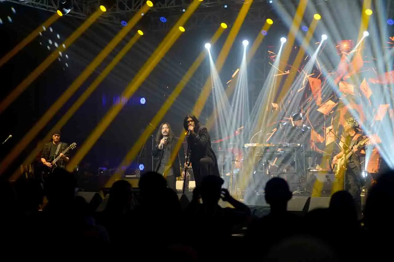 Konser 30 Tahun Dewa...