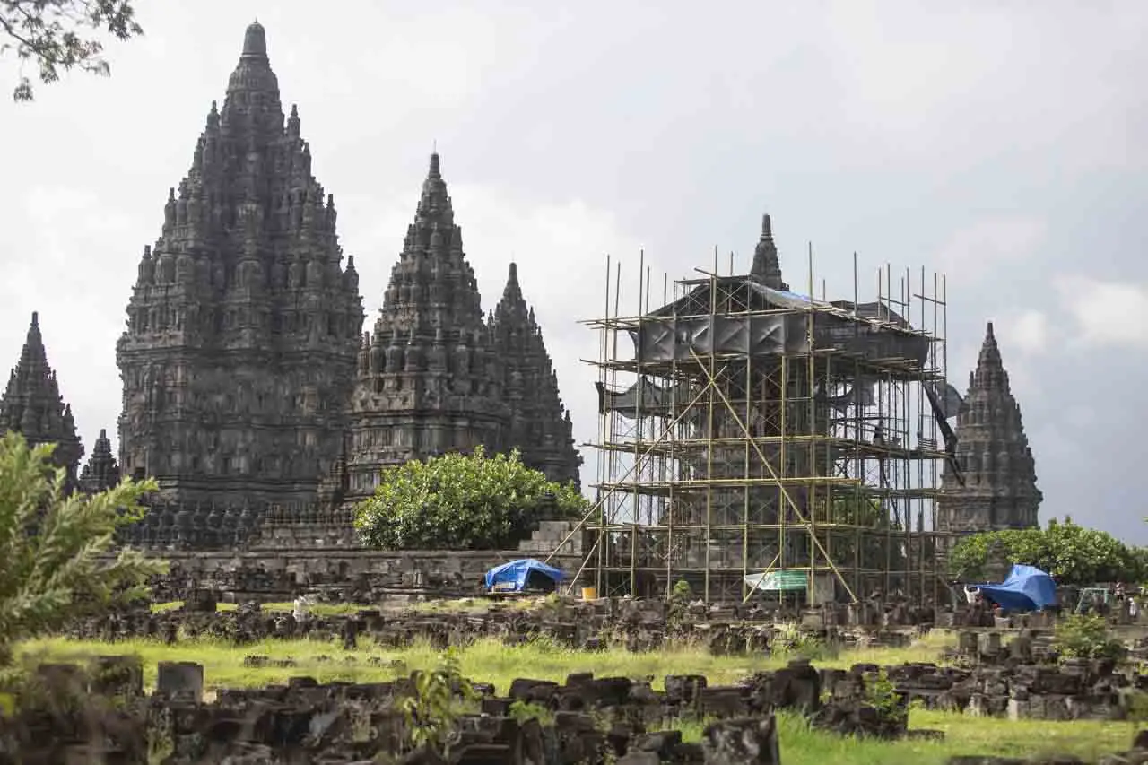 Pemugaran Candi Perwara...