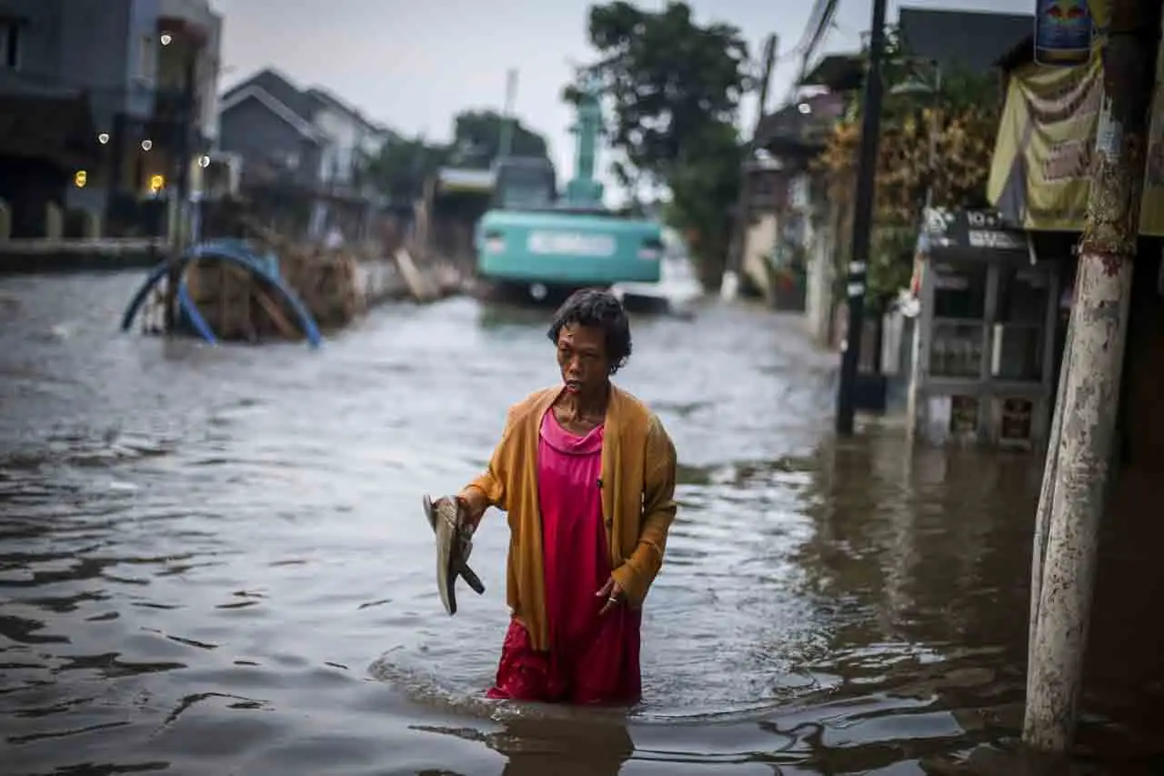 Banjir Rendam Perumahan...