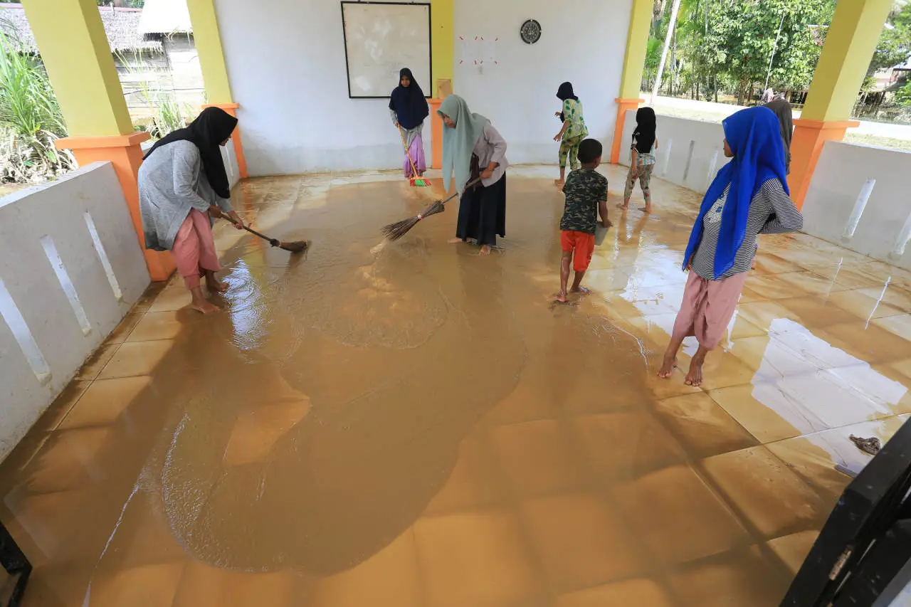 Banjir Aceh Barat Mulai...