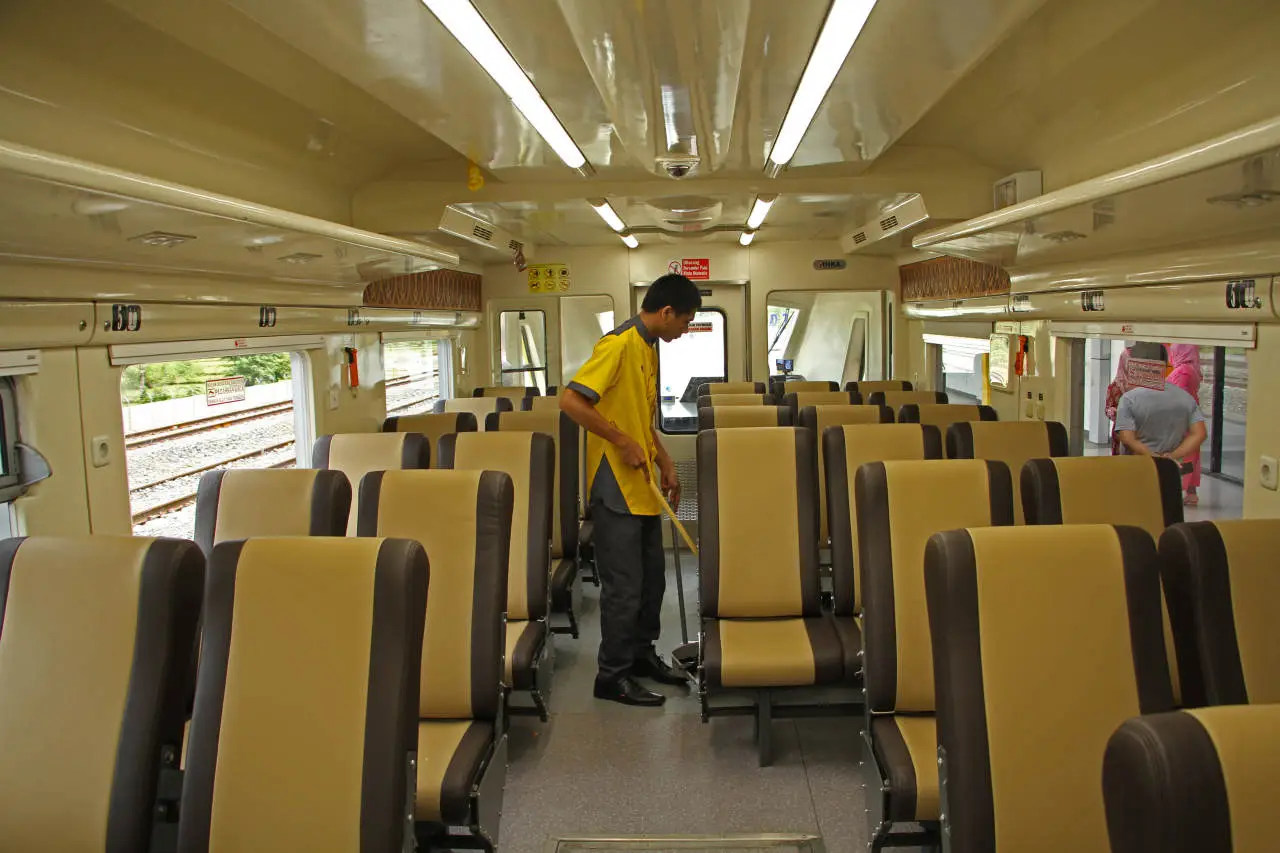 Pengoperasian Kereta...