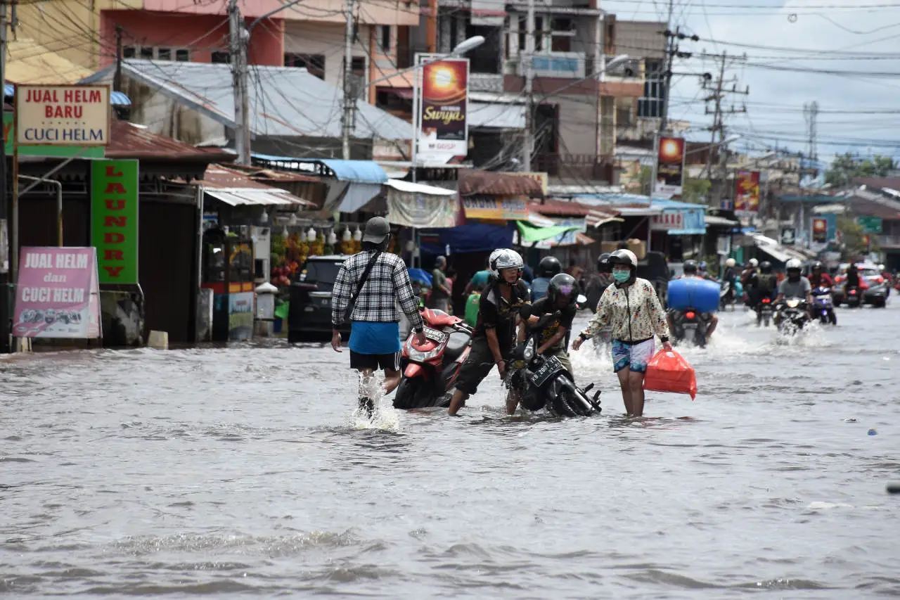 Banjir Setinggi 90 Cm...