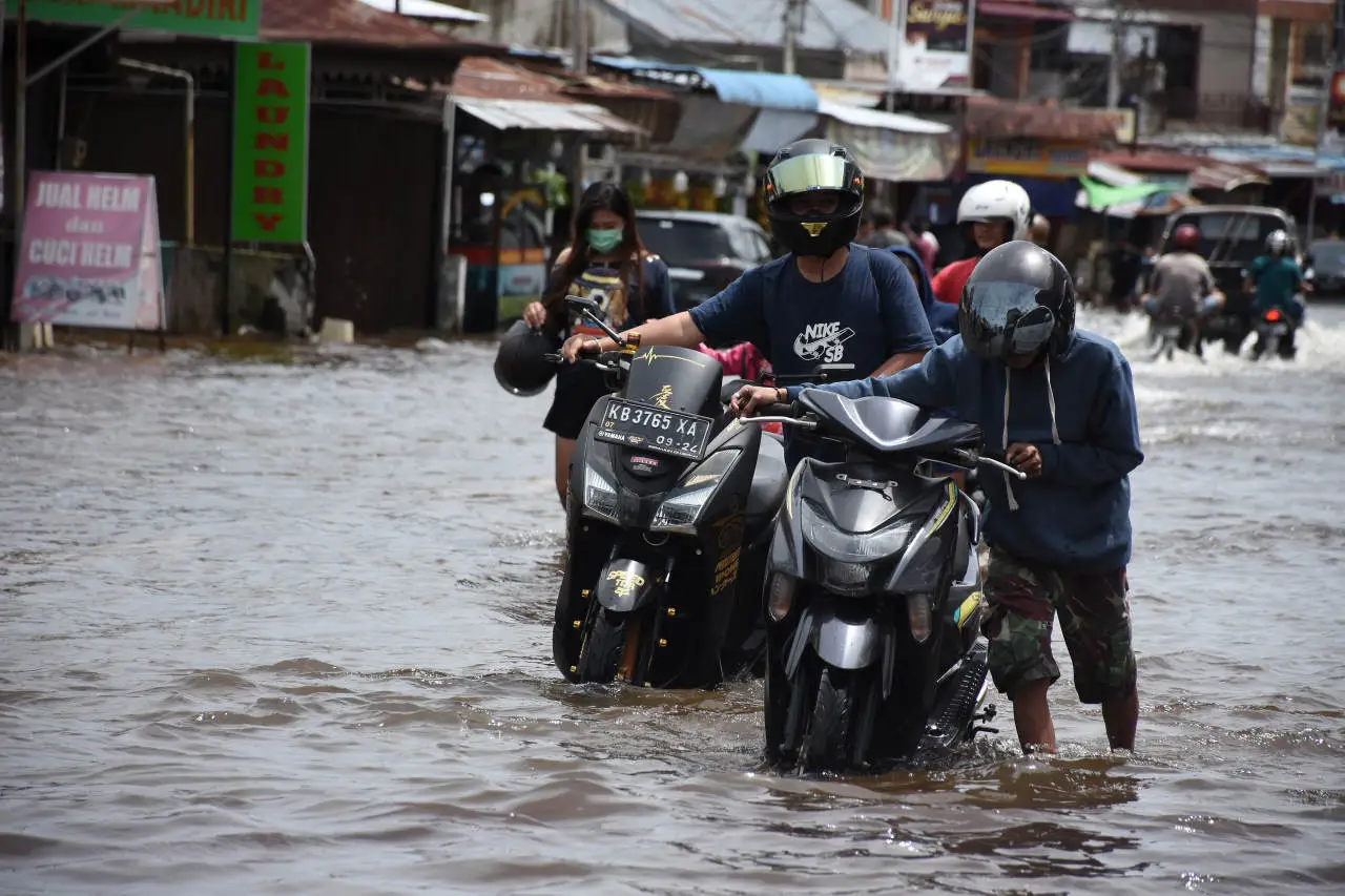 Banjir Setinggi 90 Cm...