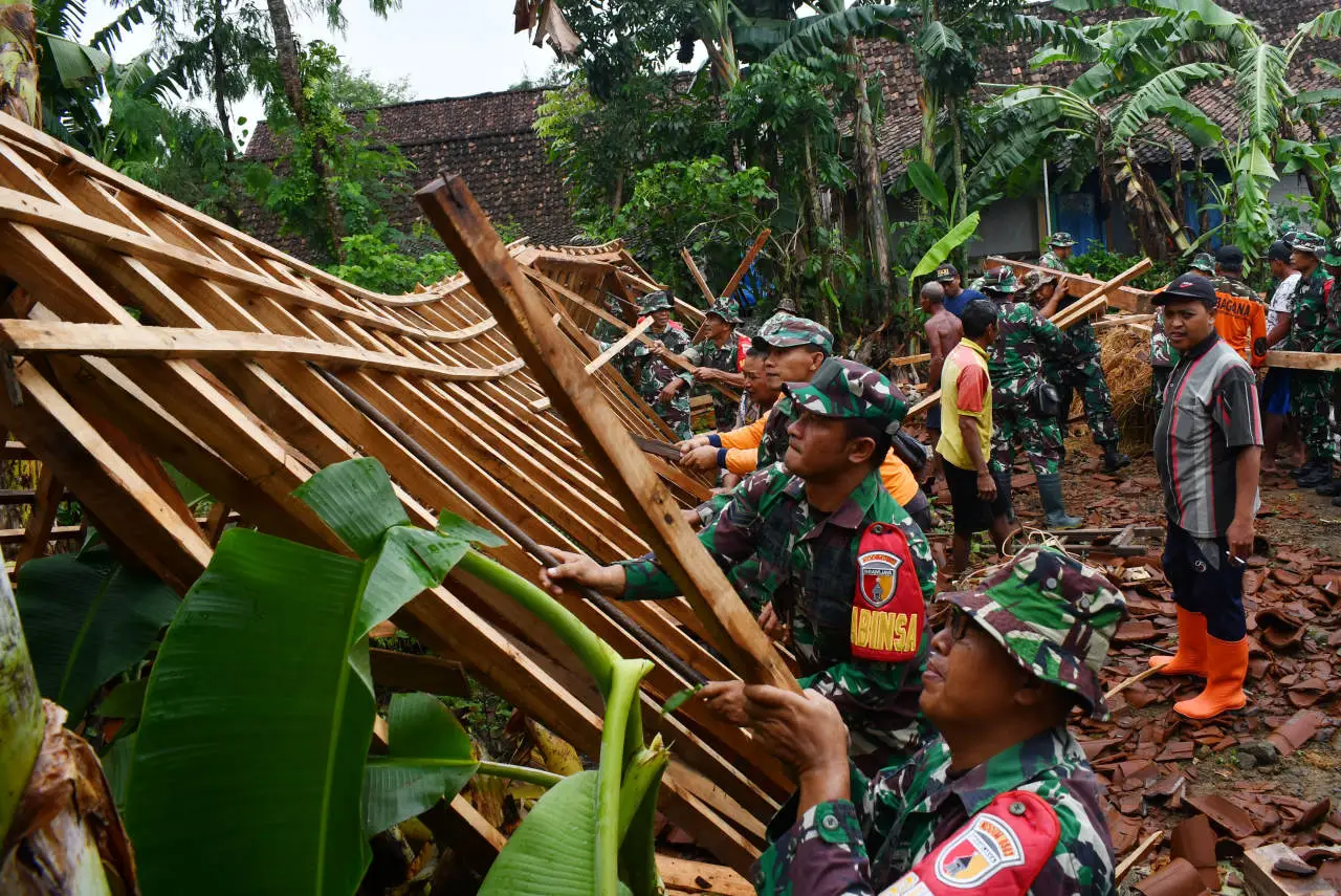 Puluhan Rumah di Madiun...