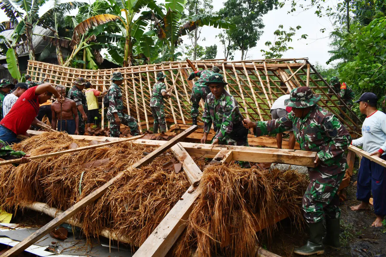 Puluhan Rumah di Madiun...