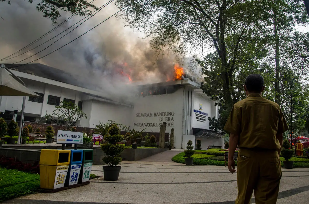 Kebakaran Balai Kota...