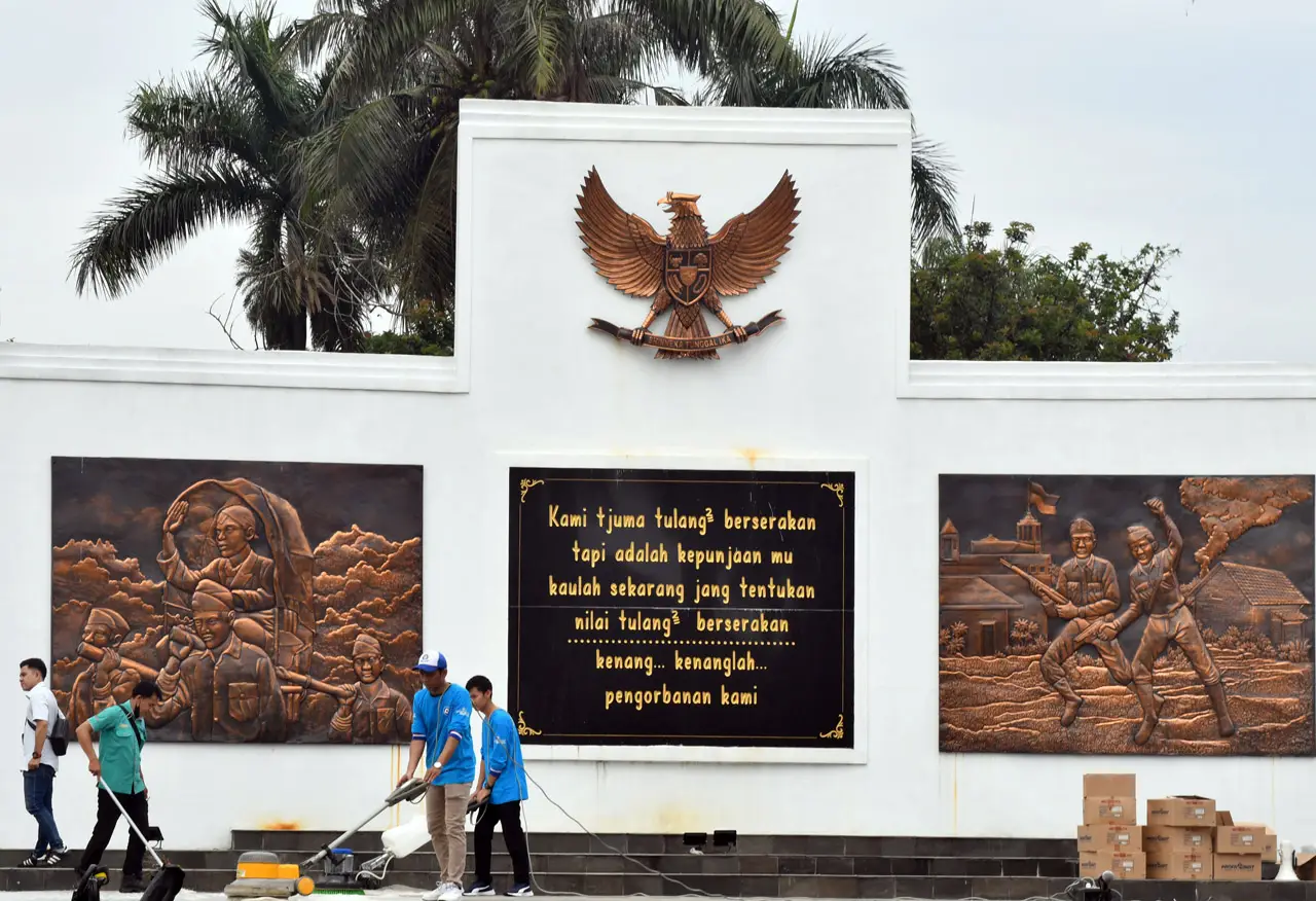 Aksi Merawat Pusara...