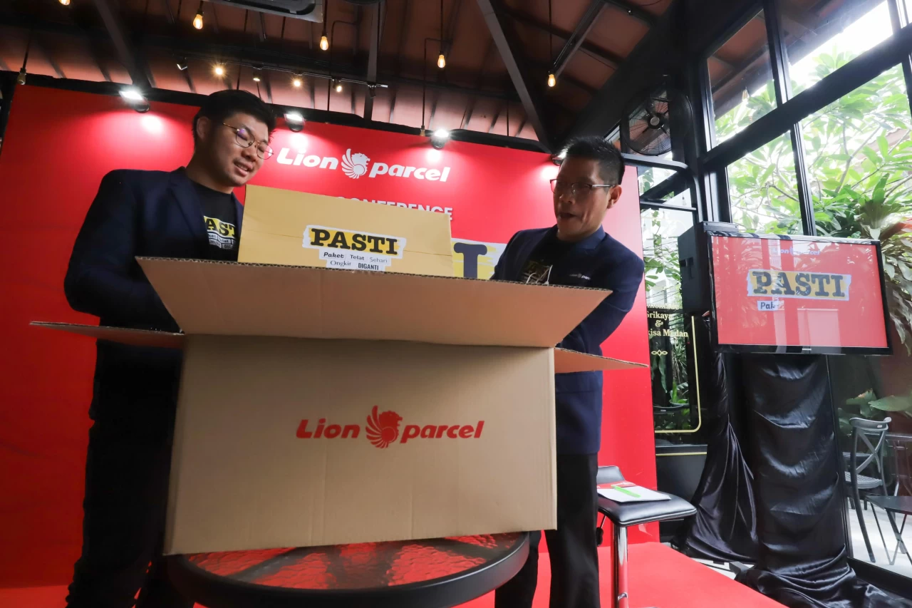 Lion Parcel Luncurkan...