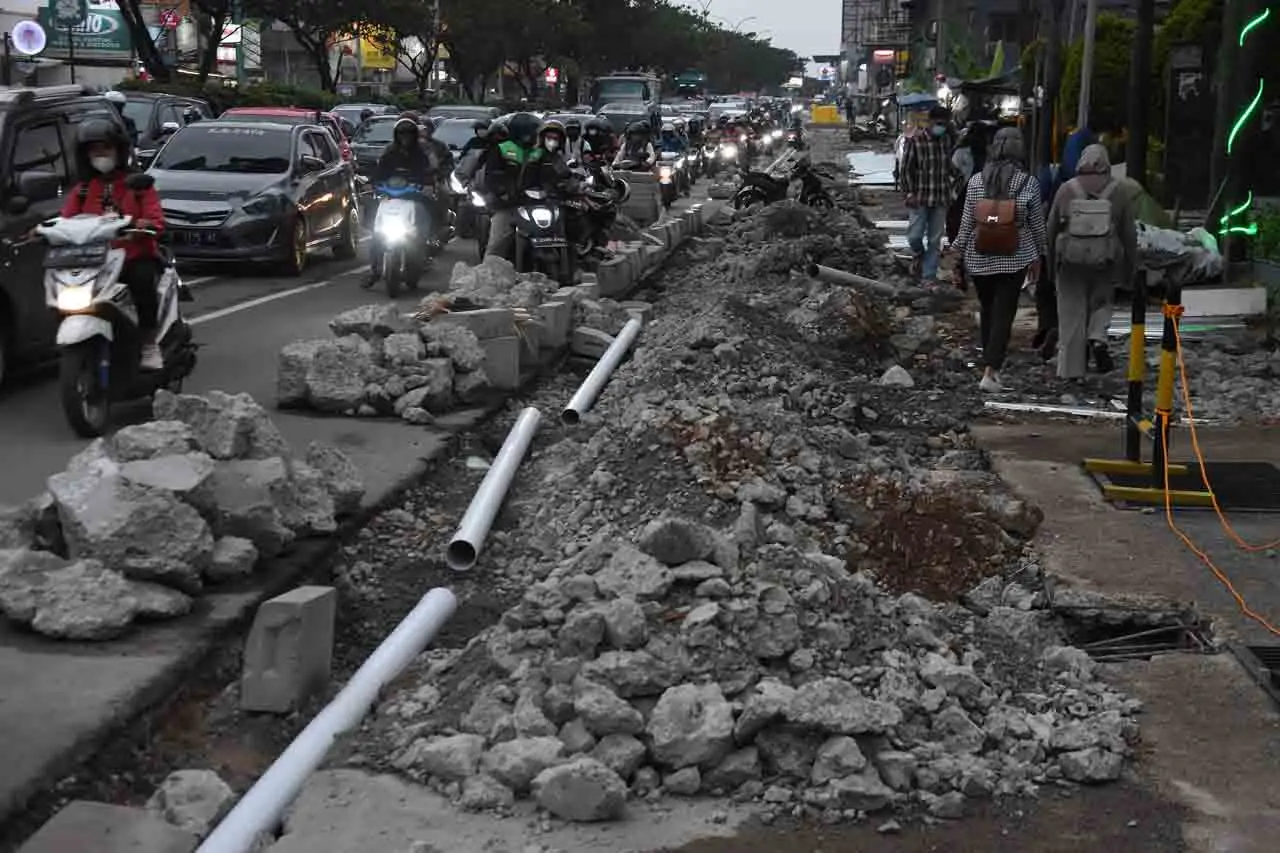 Puing Pembangunan Trotoar...