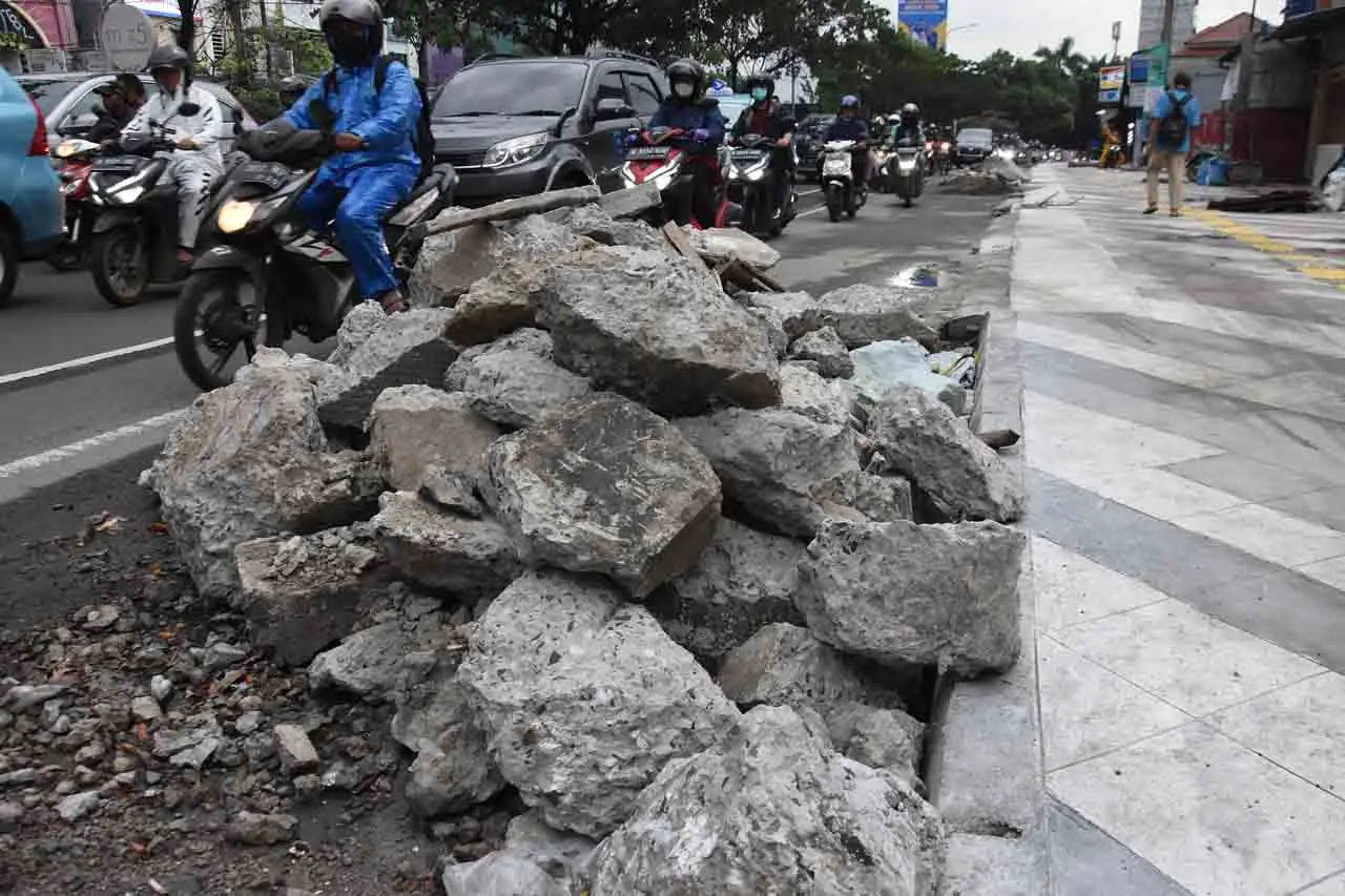Puing Pembangunan Trotoar...