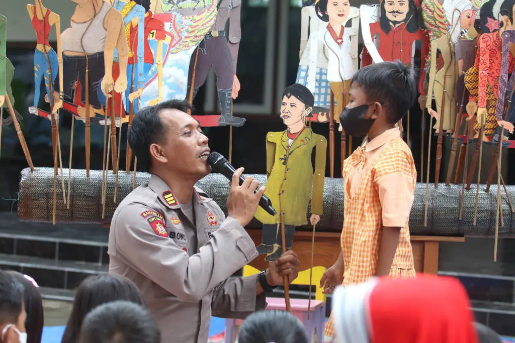 Teladani Semangat Pahlawan,...