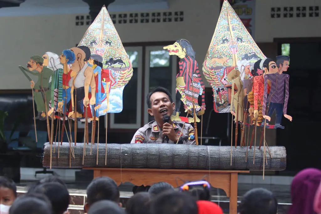 Teladani Semangat Pahlawan,...