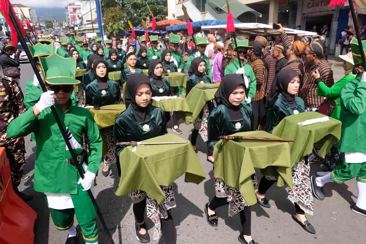 Tradisi Ruwat Bumi Parakan...