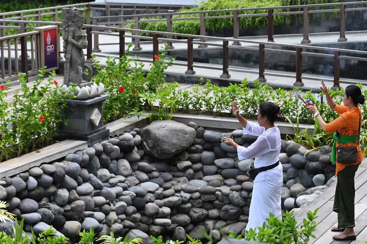 Ritual Penyucian Bangunan...
