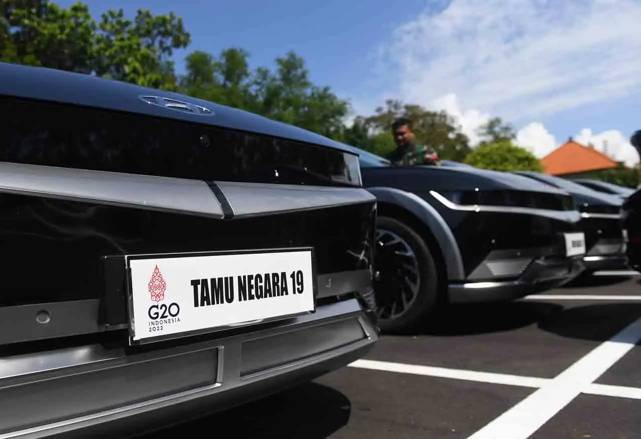 Penampakan Mobil Listrik...