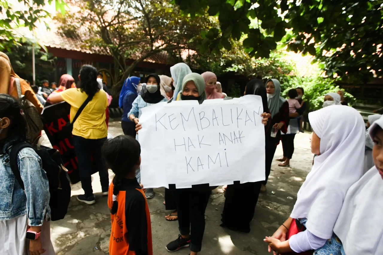Aksi Protes Emak-emak...