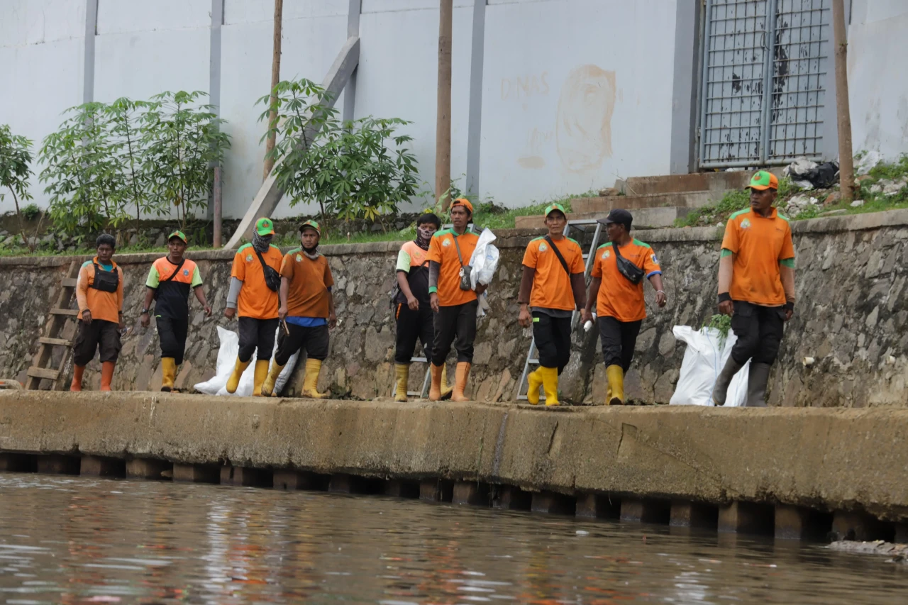 Kerja Bakti Bersih-Bersih...