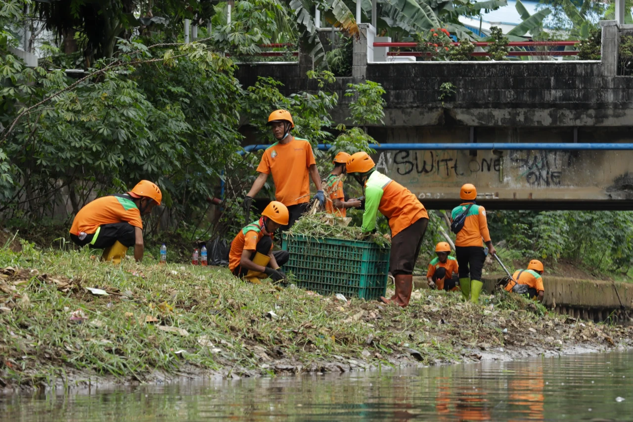 Kerja Bakti Bersih-Bersih...