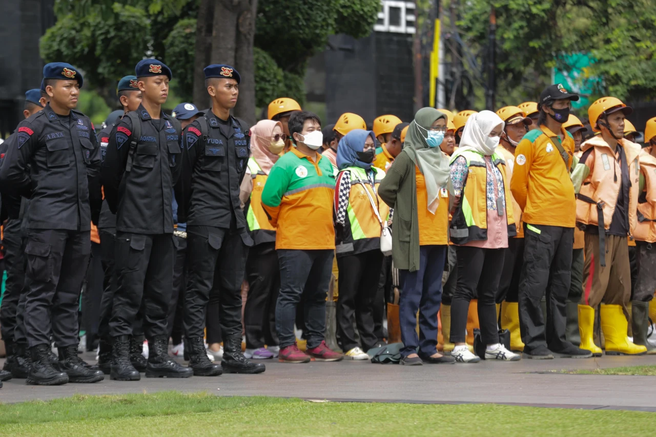 Kerja Bakti Bersih-Bersih...