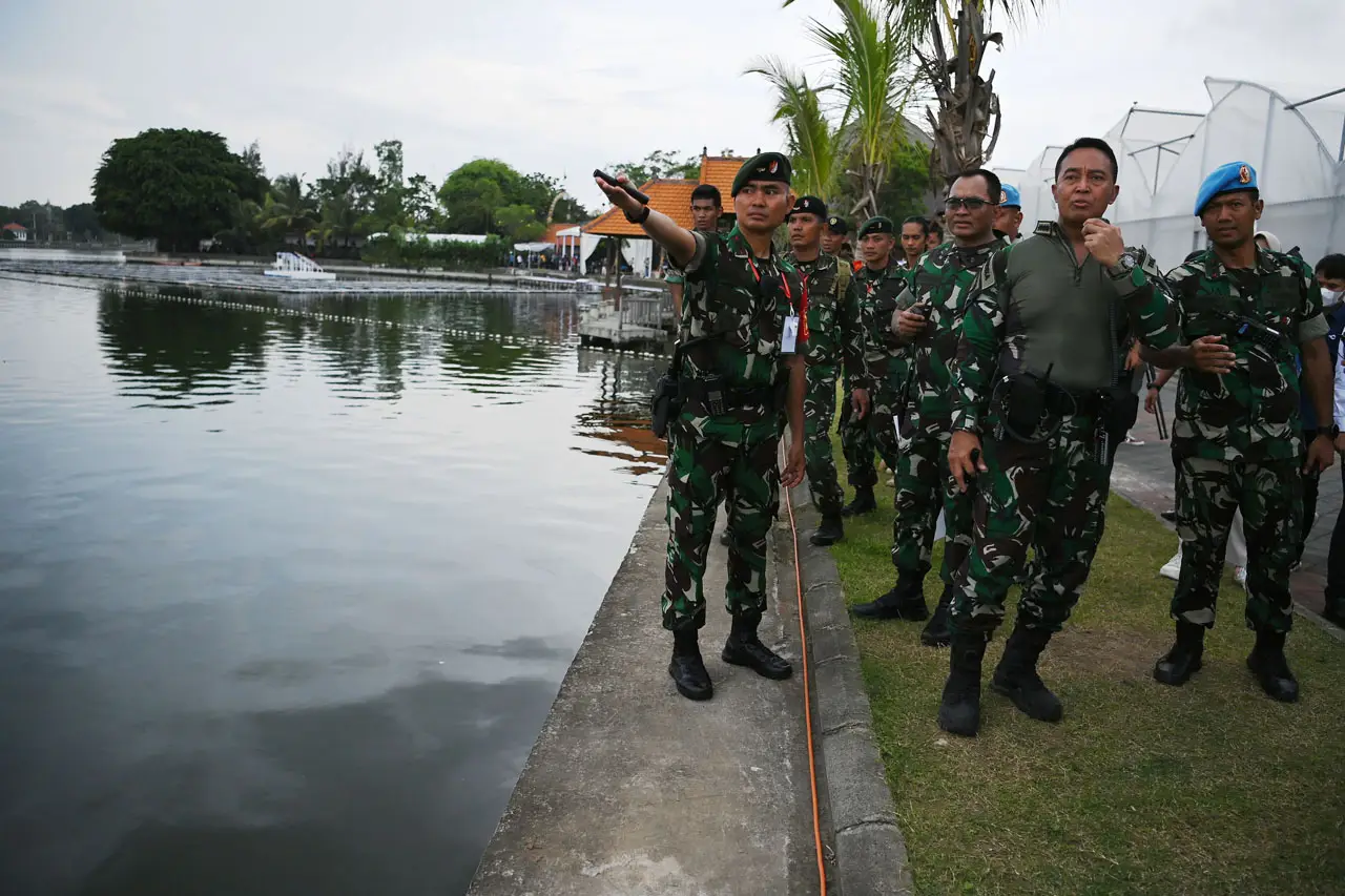 Panglima TNI Tinjau...