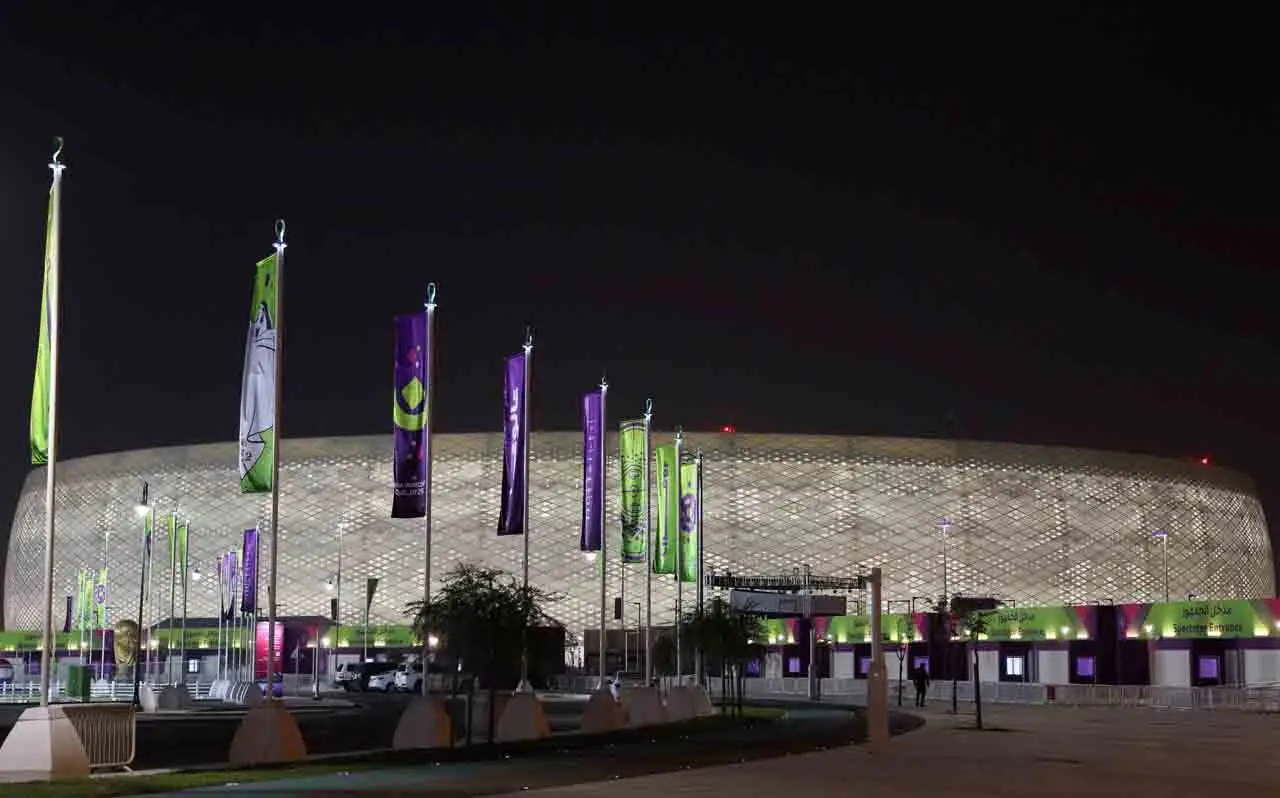 Melihat 8 Stadion Piala...