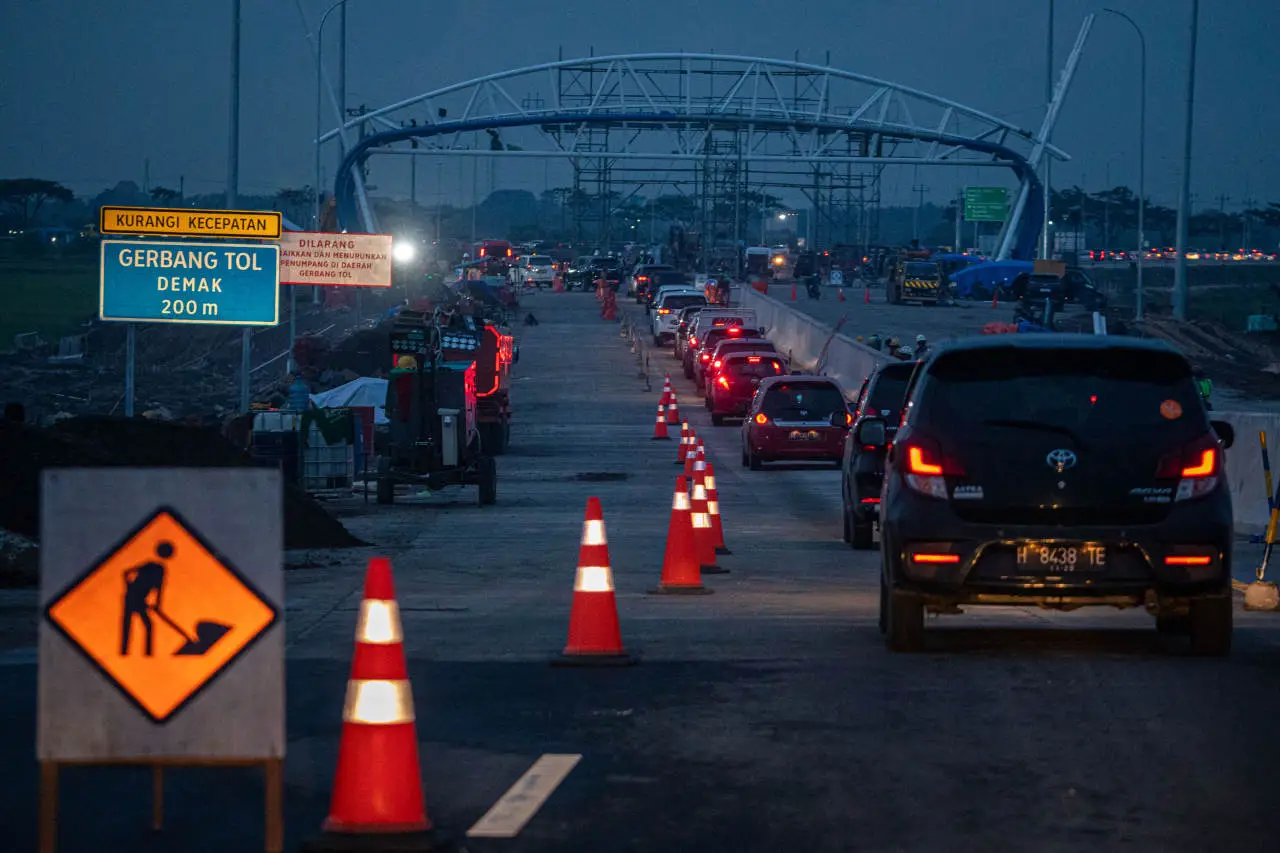 Uji Coba Jalan Tol Semarang-Demak...