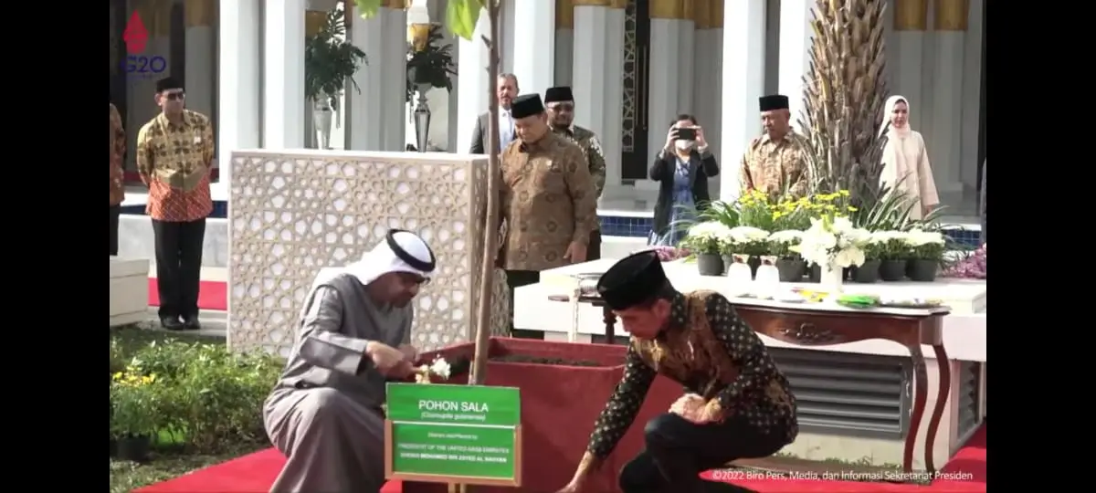 Resmikan Masjid Raya...