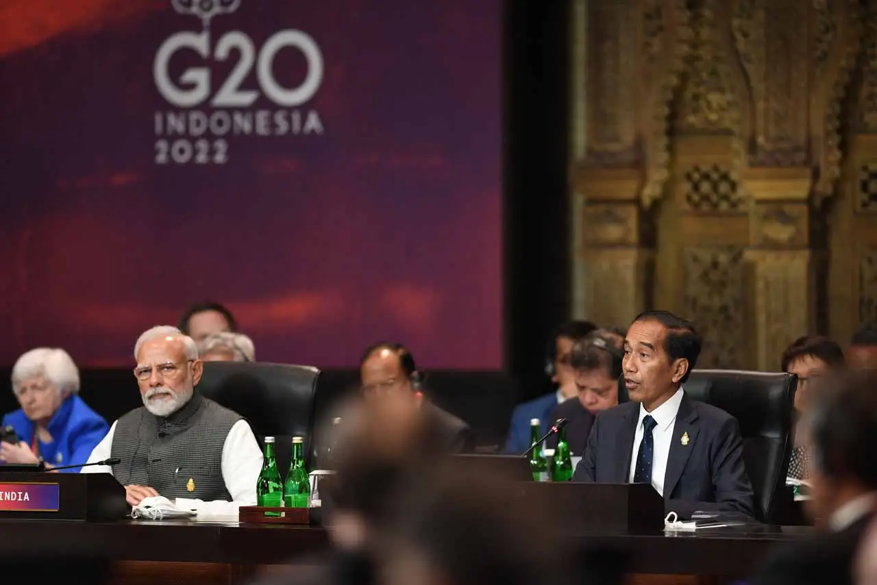 Jokowi Sampaikan Pandangan...