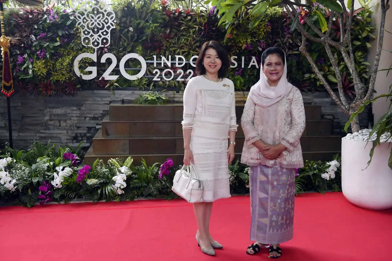 Tampil Sederhana dan...