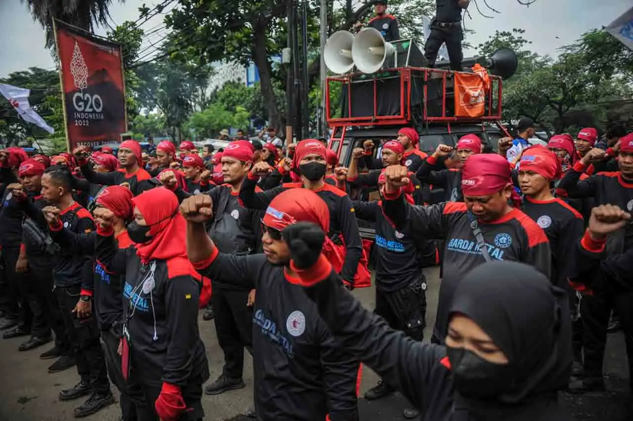 Tolak PHK Massal, Buruh...
