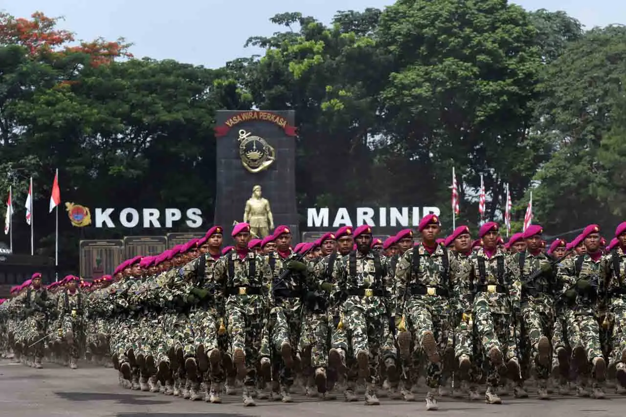 Defile Kendaraan Tempur...