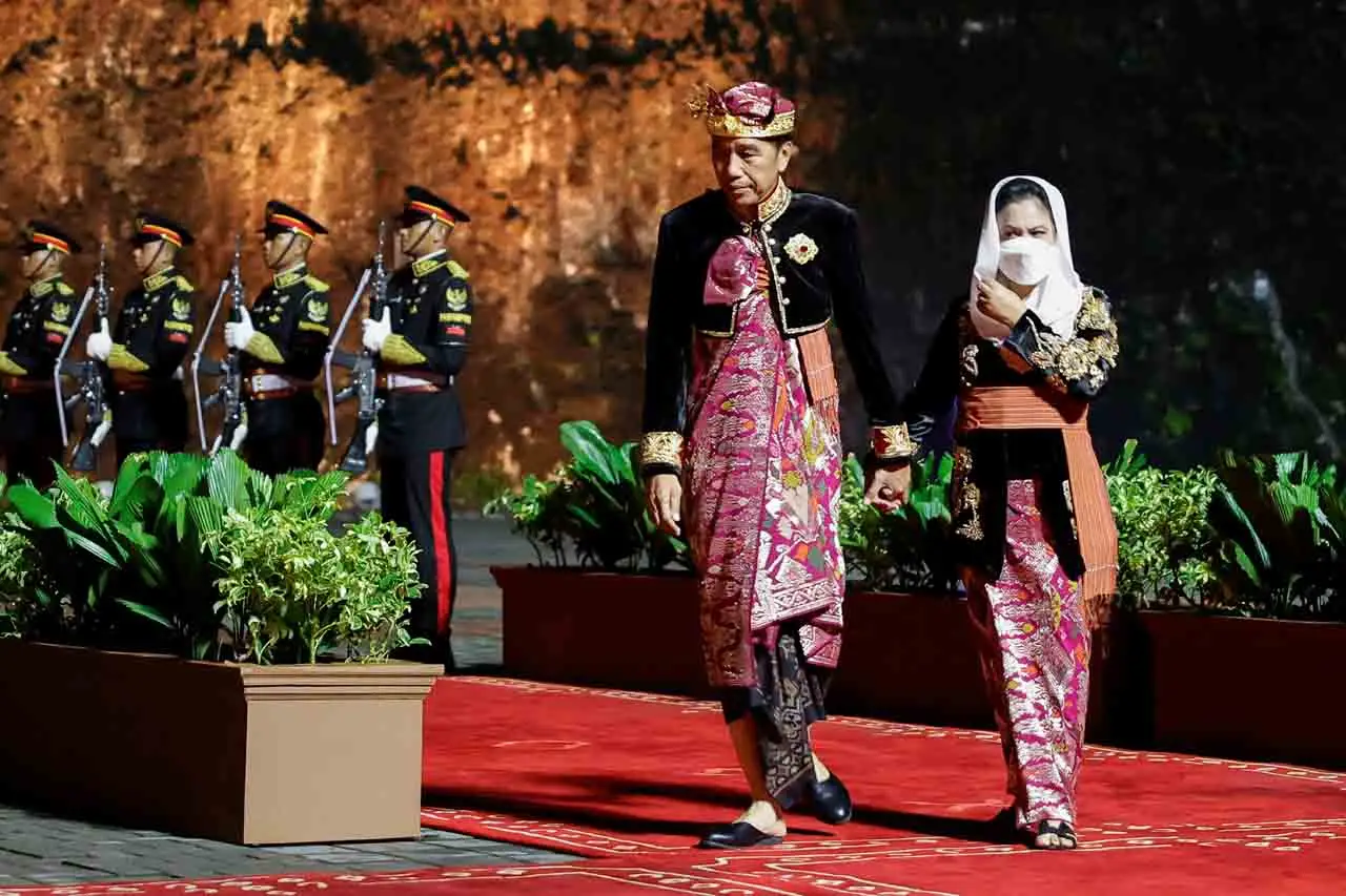 Presiden Jokowi-Iriana...