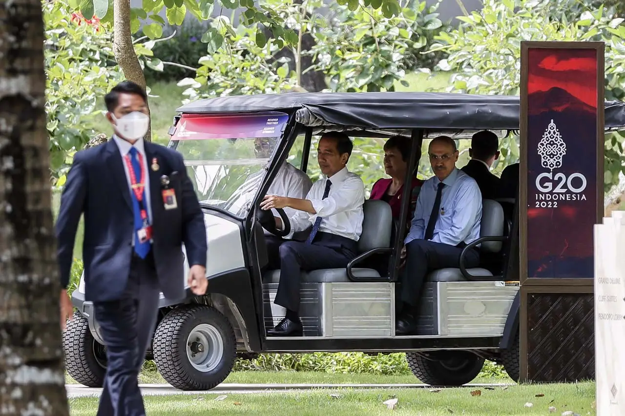 Momen Jokowi Supiri...