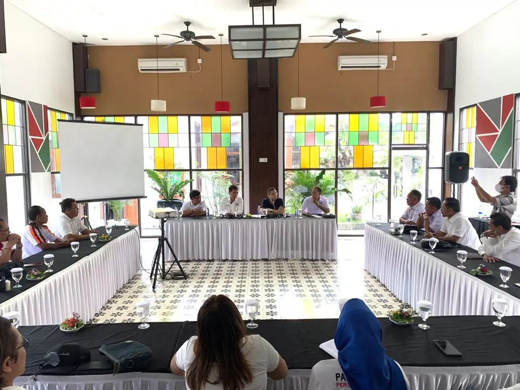 HT Berikan Pengarahan...