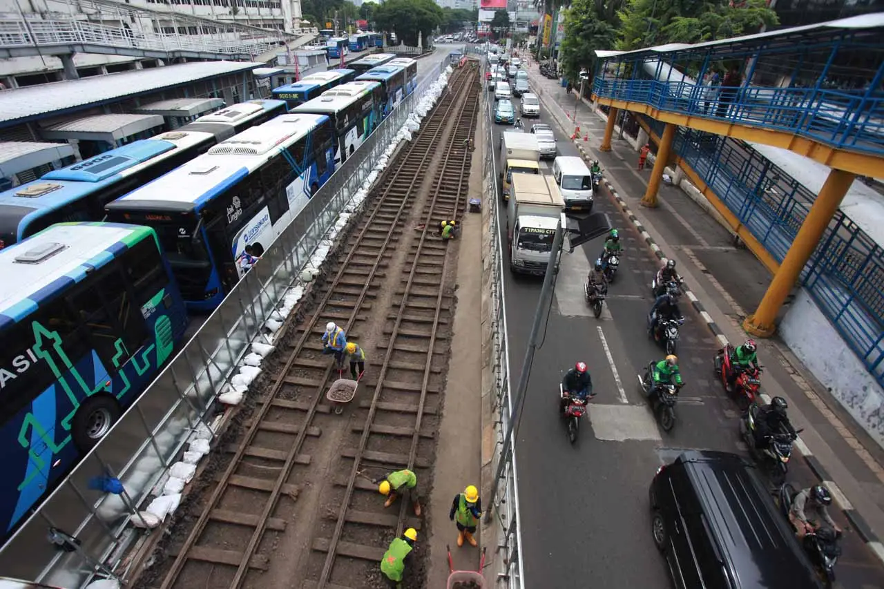 Relokasi Rel Trem Tertua...