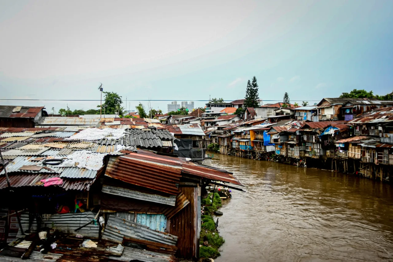 Normalisasi Kali Ciliwung,...