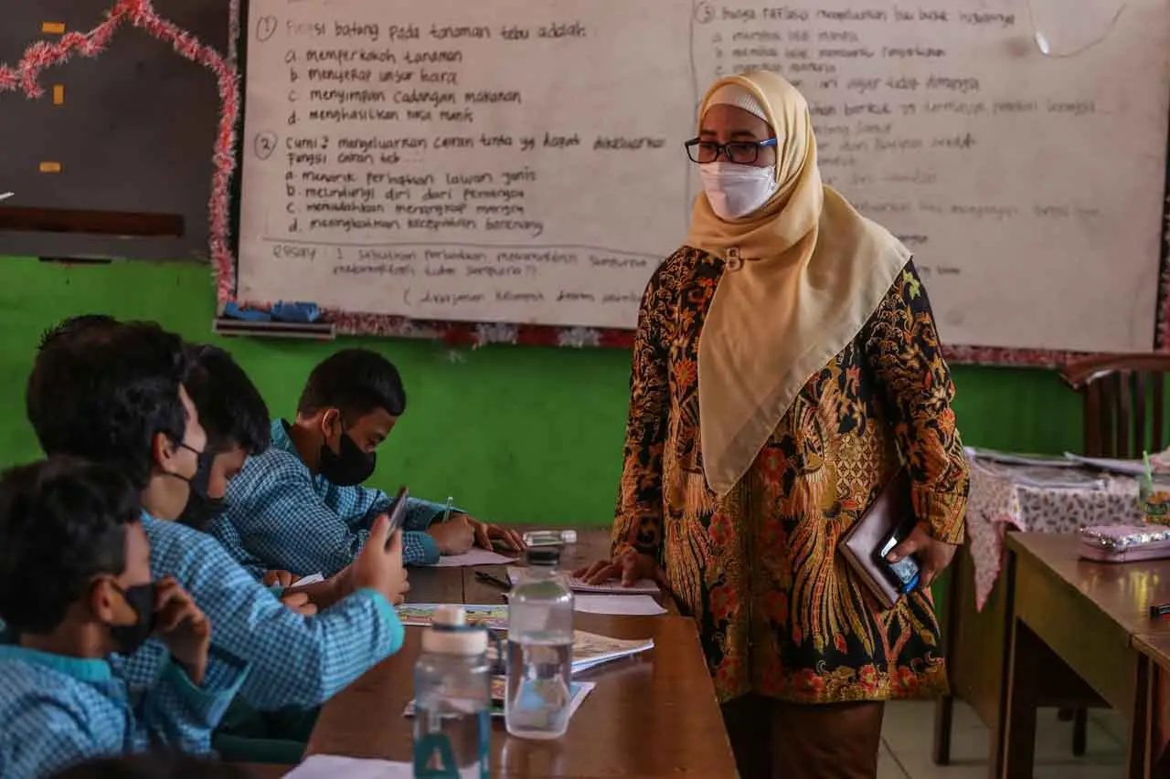 Miris, SDN Pondok Cina...