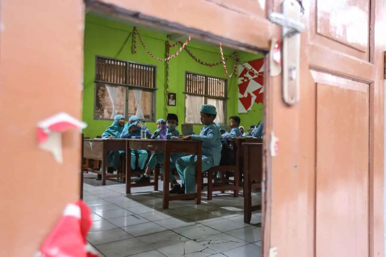 Miris, SDN Pondok Cina...