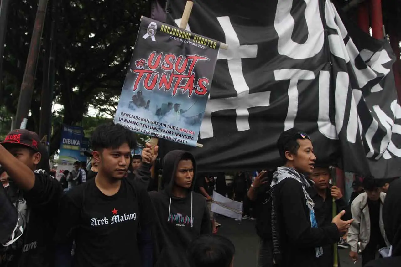 Gelar Unjuk Rasa, Aremania...