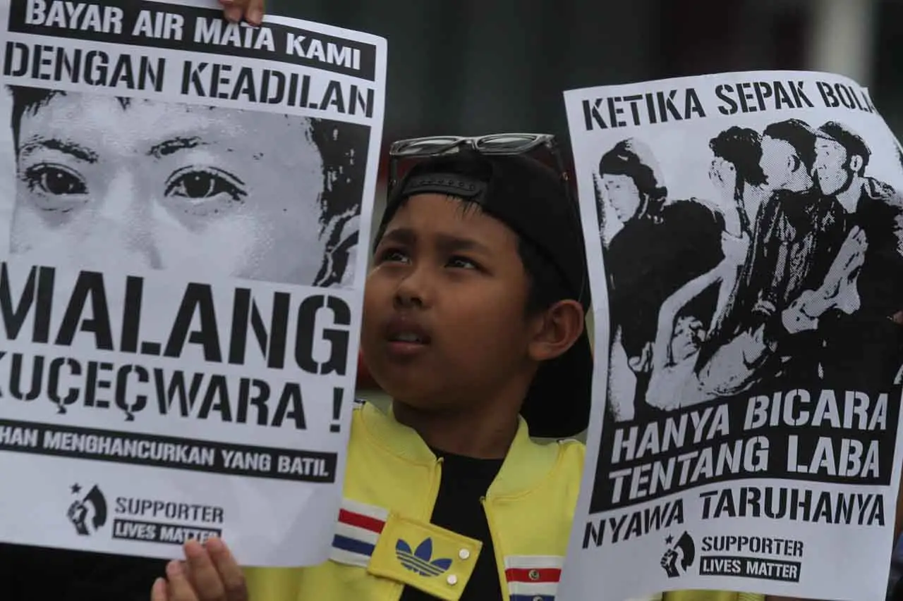 Gelar Unjuk Rasa, Aremania...