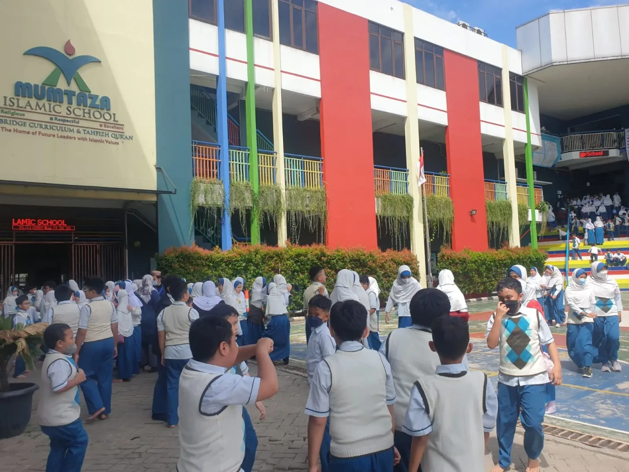 Gempa Cianjur, Siswa...