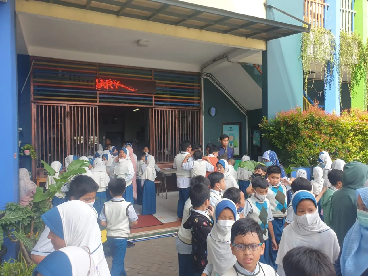 Gempa Cianjur, Siswa...