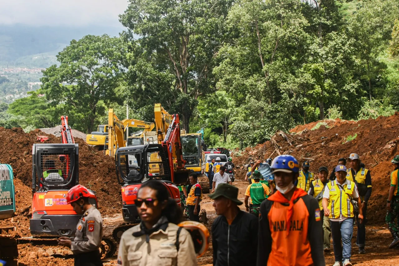 Kondisi Jalan Cugenang Terputus...