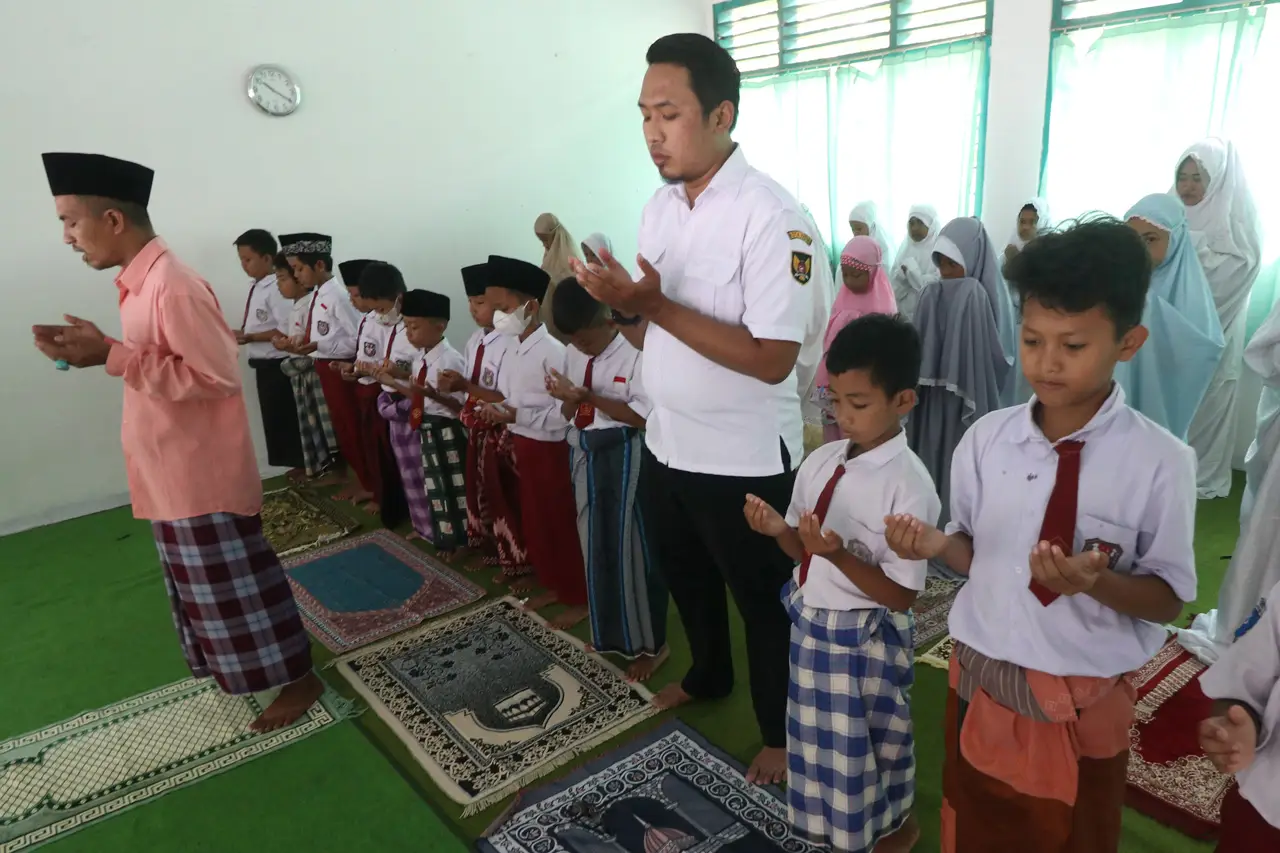Siswa di Kediri Gelar...