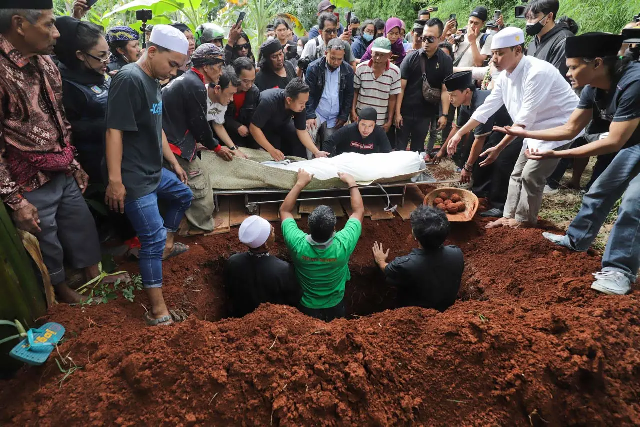Tangis Keluarga Iringi...