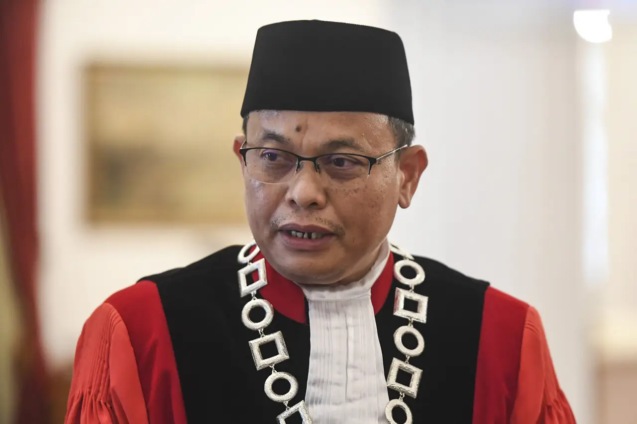 Guntur Hamzah Resmi...
