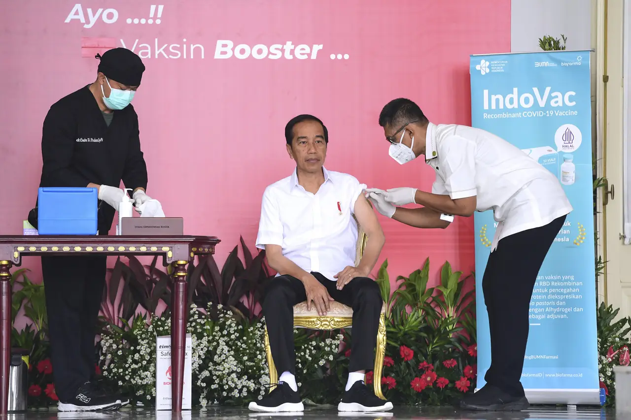 Presiden Vaksinasi Booster...